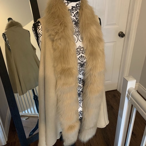 Faux Fur Vest - Picture 1 of 3